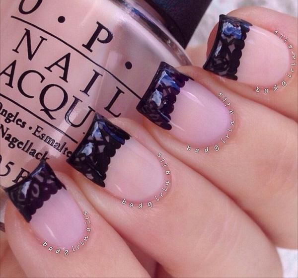 Nude Farbe mit schwarzer Spitze Nail Art