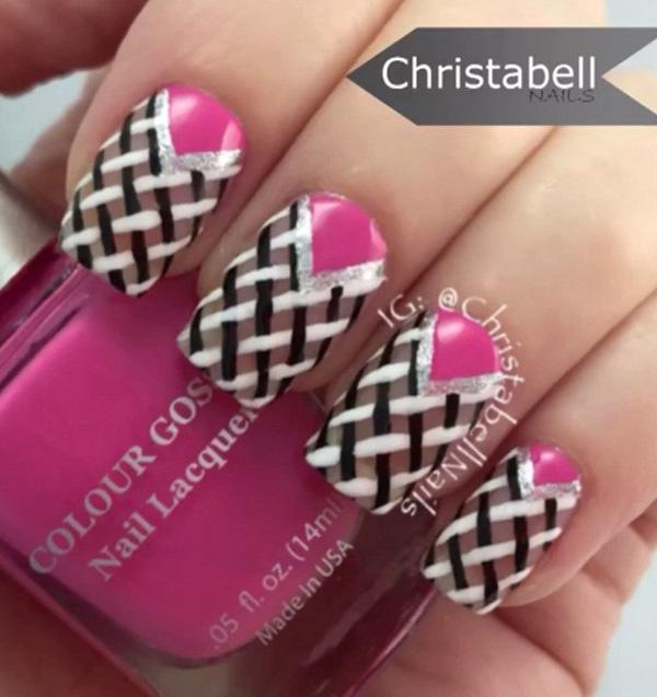 Růžové a černé mřížky nail art design