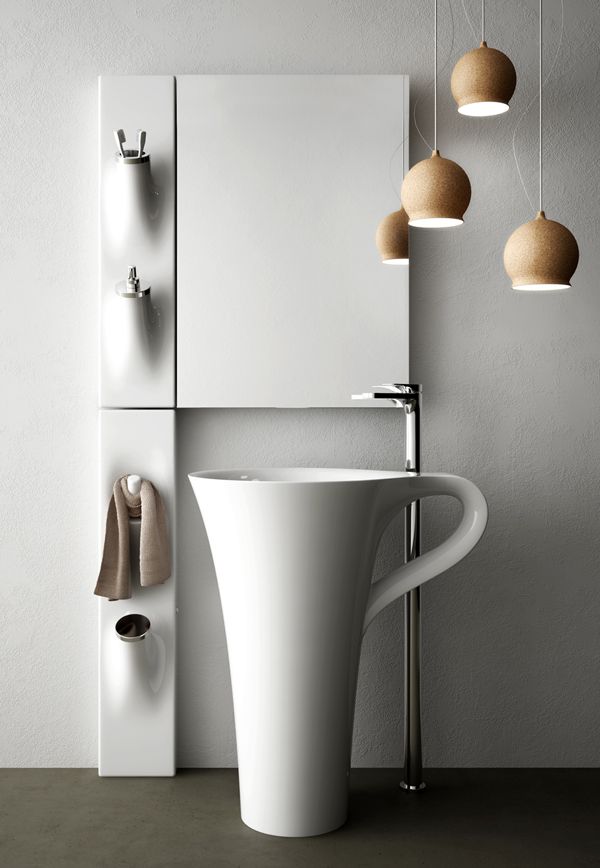 Eine Kaffeetasse im Waschbecken