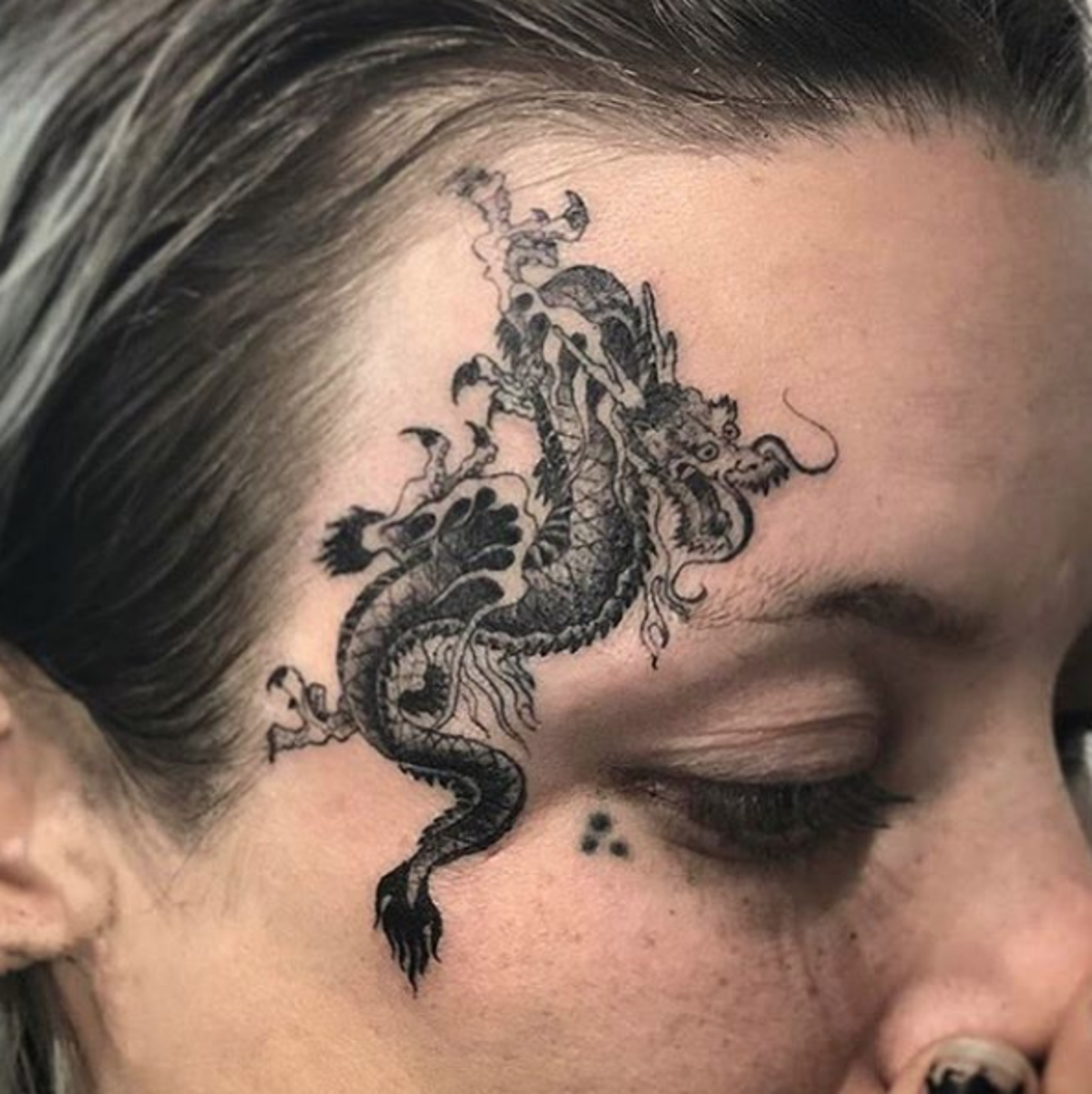 tätowierung, tätowierer, tattoo-idee, tattoo-inspiration, tattoo-design, kopftätowierung, eingefärbt, inkedmag