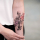 tätowierung, tätowierer, feines linientattoo, schwarz-graues tattoo, tattoo-idee, tattoo-inspiration, tattoo-kunst, eingefärbt, inkedmag