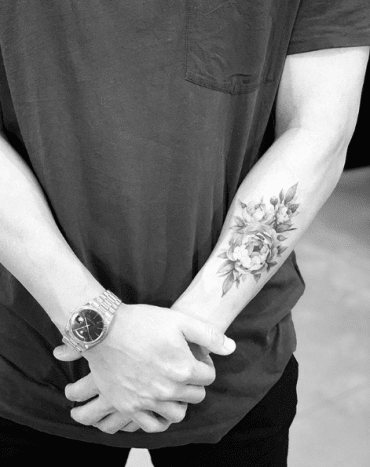tätowierung, tätowierer, feines linientattoo, schwarz-graues tattoo, tattoo-idee, tattoo-inspiration, tattoo-kunst, eingefärbt, inkedmag