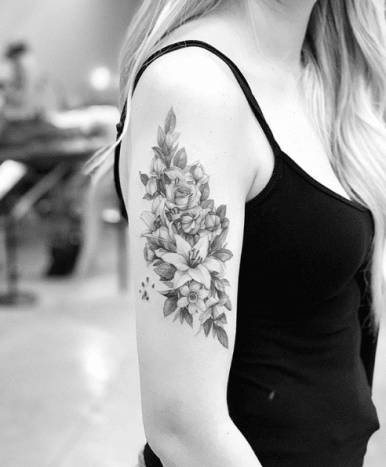tätowierung, tätowierer, feines linientattoo, schwarz-graues tattoo, tattoo-idee, tattoo-inspiration, tattoo-kunst, eingefärbt, inkedmag