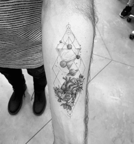 tätowierung, tätowierer, feines linientattoo, schwarz-graues tattoo, tattoo-idee, tattoo-inspiration, tattoo-kunst, eingefärbt, inkedmag