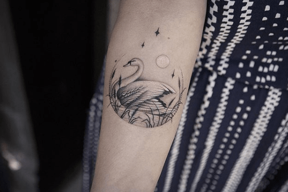 tätowierung, tätowierer, feines linientattoo, schwarz-graues tattoo, tattoo-idee, tattoo-inspiration, tattoo-kunst, eingefärbt, inkedmag