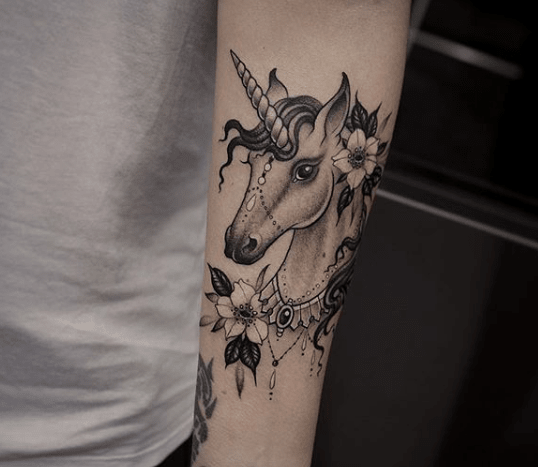 tätowierung, tätowierer, feines linientattoo, schwarz-graues tattoo, tattoo-idee, tattoo-inspiration, tattoo-kunst, eingefärbt, inkedmag