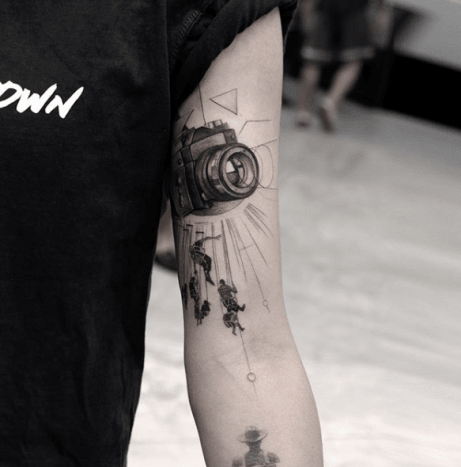 tätowierung, tätowierer, feines linientattoo, schwarz-graues tattoo, tattoo-idee, tattoo-inspiration, tattoo-kunst, eingefärbt, inkedmag