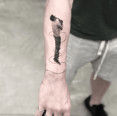 tätowierung, tätowierer, feines linientattoo, schwarz-graues tattoo, tattoo-idee, tattoo-inspiration, tattoo-kunst, eingefärbt, inkedmag