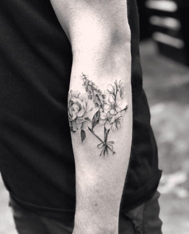 tätowierung, tätowierer, feines linientattoo, schwarz-graues tattoo, tattoo-idee, tattoo-inspiration, tattoo-kunst, eingefärbt, inkedmag