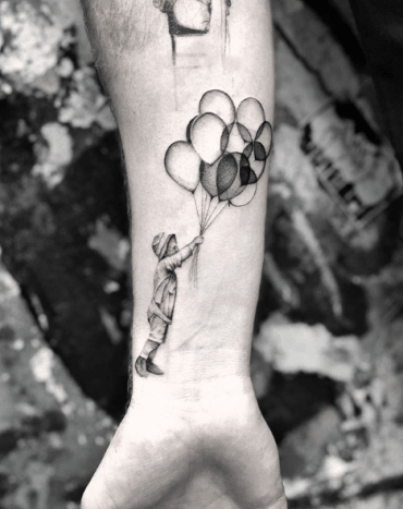 tätowierung, tätowierer, feines linientattoo, schwarz-graues tattoo, tattoo-idee, tattoo-inspiration, tattoo-kunst, eingefärbt, inkedmag