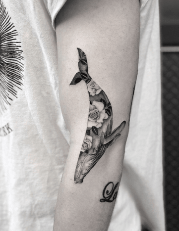 tätowierung, tätowierer, feines linientattoo, schwarz-graues tattoo, tattoo-idee, tattoo-inspiration, tattoo-kunst, eingefärbt, inkedmag