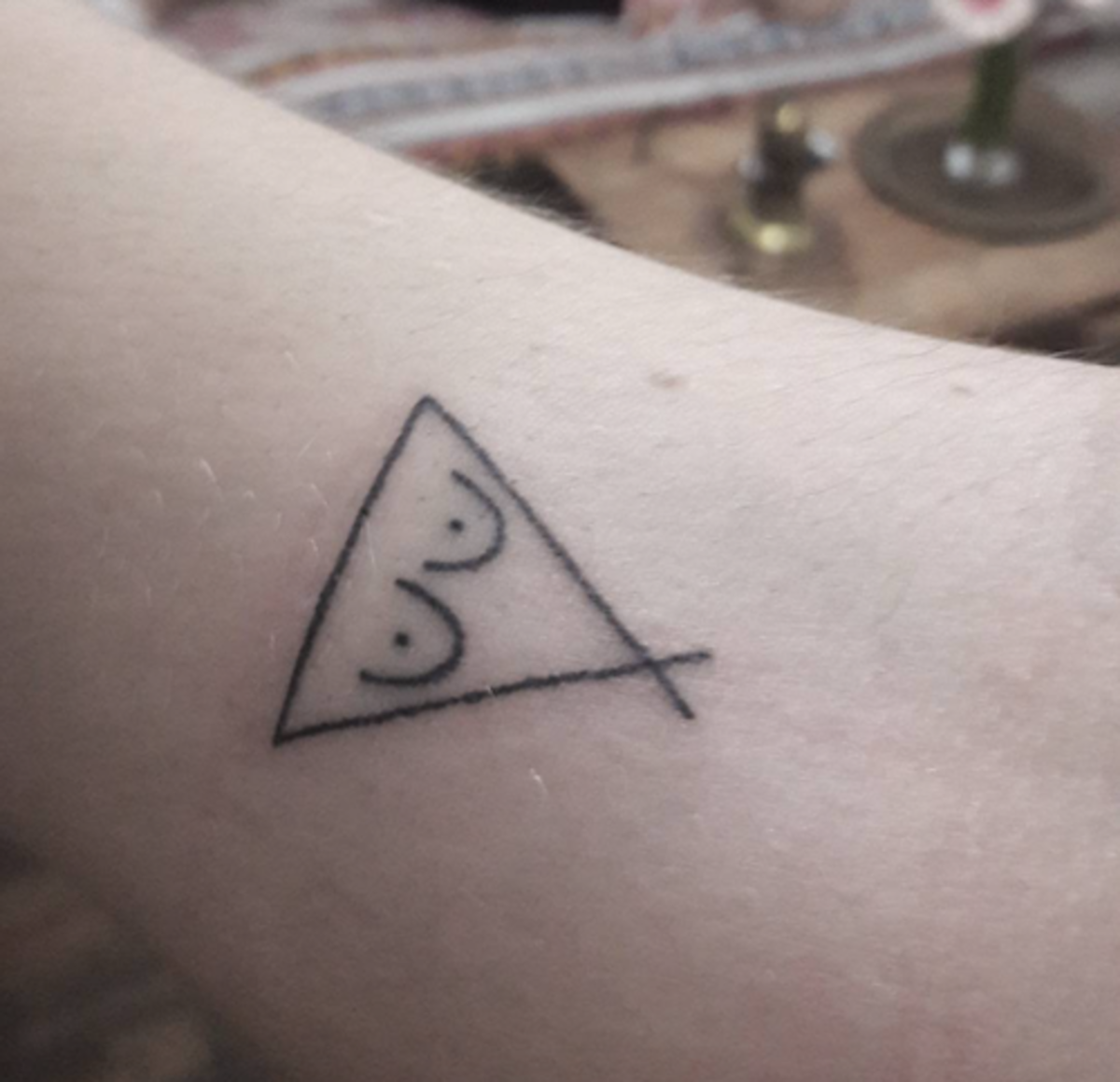 maličký-feministický-tetovací-trojúhelník
