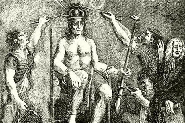György Dózsa byl maďarský rebel ve století 1400, který byl nakonec chycen, mučen a popraven spolu se svými následovníky. Po bitvě byl zajat a odsouzen k doutnajícímu, rozžhavenému železnému trůnu a nucen nosit rozžhavenou železnou korunu a žezlo (zesměšňování jeho ambicí být králem). Zatímco on trpěl, byl k tomuto trůnu veden průvod devíti spoluroborů, kteří byli předtím vyhladověni. V čele byl Dózsův mladší bratr Gergely, který byl rozřezán na tři, přestože Dózsa žádal, aby byl Gergely ušetřen. Poté kati sundali z ohně nějaké kleště a vtlačili je do Dózsovy kůže. Poté, co mu roztrhl maso, dostali zbývající rebelové rozkaz kousnout místa, kam byly zasunuty horké kleště, a maso spolknout. Tři nebo čtyři, kteří odmítli, byli jednoduše rozříznuti a přiměli ostatní, aby vyhověli. Nakonec Dózsa zemřel na utrpení, zatímco rebelové, kteří poslouchali, byli propuštěni a zůstali sami.