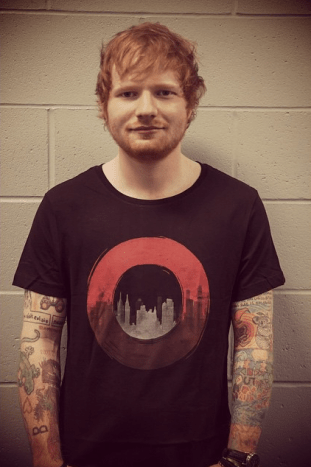 Ed Sheeran Sheeran je zastáncem extrémní chudoby na globalcitizen.org ve snaze skoncovat s tím jednou provždy. Je také častým dárcem charitativního obchodu St. Elizabeth Hospice v Suffolku ve Velké Británii. Jeho dary hospici St. Elizabeth často přicházejí ve formě tašek na pytlích osobního oblečení (včetně kousků z jeho šatníku Grammy Awards 2015), které jsou následně vydraženy nebo popadnuty výměnou za peníze, které poskytují hospicovou péči místním v nouzi.