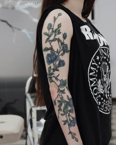 eingefärbtes Magazin, Tattoo-Inspiration, Tattoo-Kunst, Tattoo-Design, feminine Ärmel, Ärmeltätowierung, Tätowierer