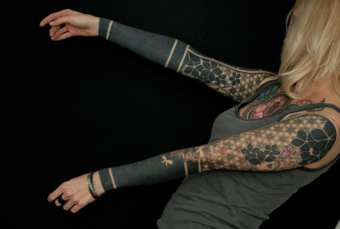 eingefärbtes Magazin, Tattoo-Inspiration, Tattoo-Kunst, Tattoo-Design, feminine Ärmel, Ärmeltätowierung, Tätowierer