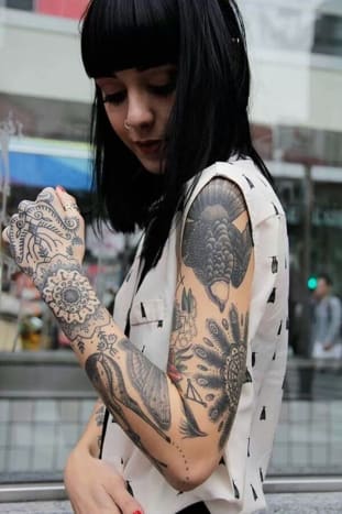 eingefärbtes Magazin, Tattoo-Inspiration, Tattoo-Kunst, Tattoo-Design, Tätowierer, feminine Ärmel, Ärmeltätowierung