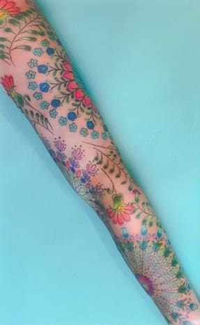 eingefärbtes Magazin, Tattoo-Inspiration, Tattoo-Kunst, Tattoo-Design, Tätowierer, feminine Ärmel, Ärmeltätowierung