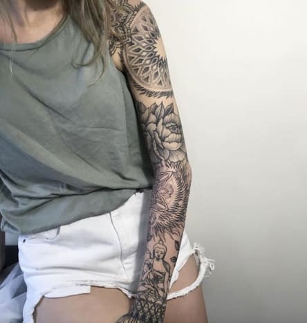 eingefärbtes Magazin, Tattoo-Inspiration, Tattoo-Kunst, Tattoo-Design, Tätowierer, feminine Ärmel, Ärmeltätowierung