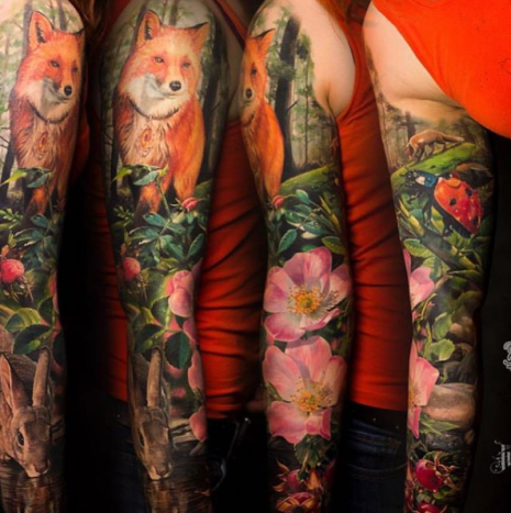 Tattoo von @ilya_fom_43Sobald Sie Ihren Ärmel erhalten haben, gibt es einen letzten Schritt bei der Herstellung eines Ärmels – die positiven und negativen Konsequenzen zu akzeptieren, die mit einer sichtbar tätowierten Person einhergehen. Eine Hülle zu haben, wird dir zweifellos in der Öffentlichkeit Aufmerksamkeit verschaffen, sowohl gerechtfertigt als auch ungerechtfertigt. Seien Sie auf viele Fragen, Kommentare und Beobachtungen Ihrer Freunde und Familie sowie zufälliger Fremder vorbereitet. Dies ist eine Realität, die für Ärmelträger universell ist, unabhängig von der Art der Tätowierung.