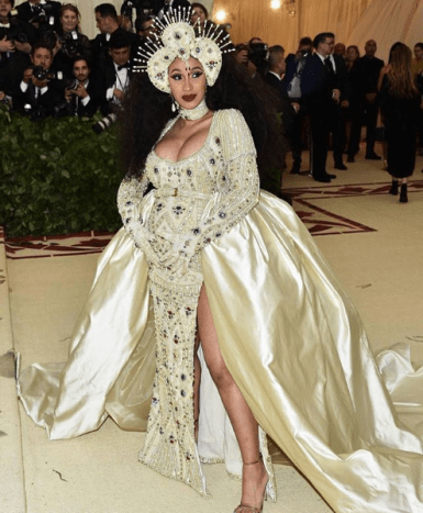 كانت Cardi B إلهة حقيقية في 2018 Met Gala.