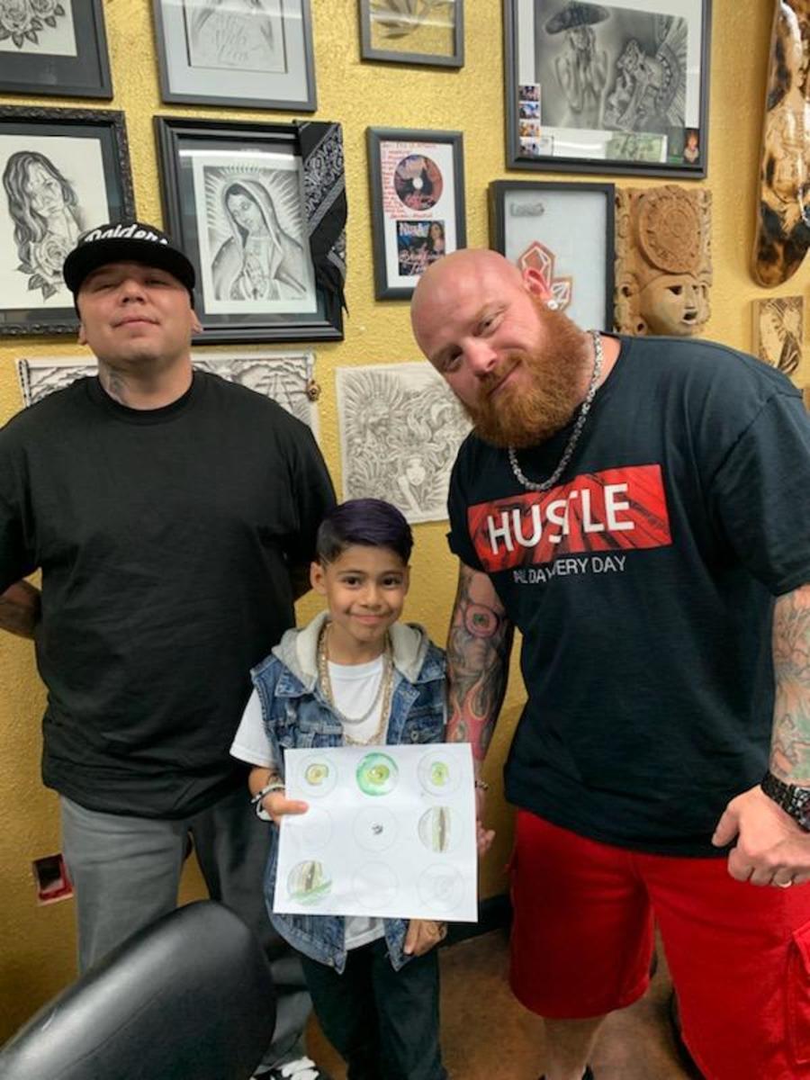 Tattoo umělec Javi, Jaden a Jason: Fotografie s laskavým svolením Jason Greathouse