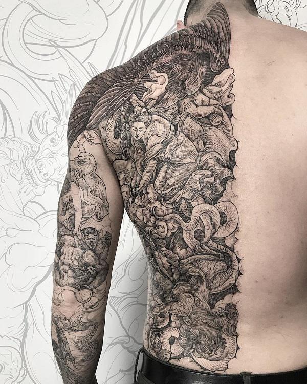 Černé a šedé poloviční záda tetování s prvky hada, mraku a fénixe pro muže