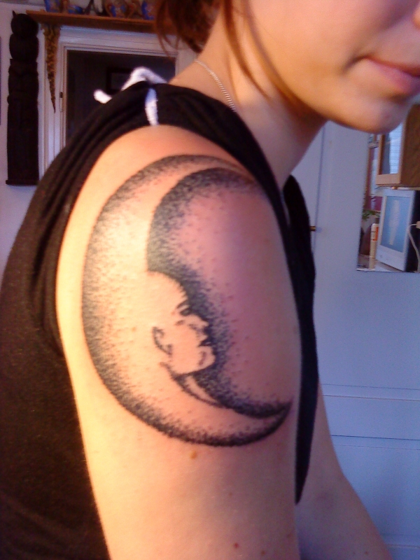 91 Mond-Tattoos, die nicht von dieser Welt sind