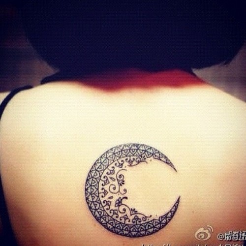 91 Mond-Tattoos, die nicht von dieser Welt sind