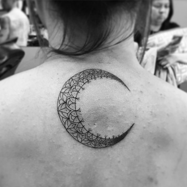 91 Mond-Tattoos, die nicht von dieser Welt sind