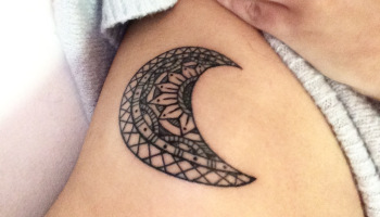 91 Mond-Tattoos, die nicht von dieser Welt sind