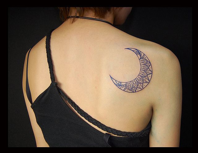 91 Mond-Tattoos, die nicht von dieser Welt sind