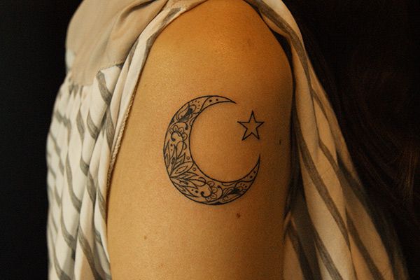 91 Mond-Tattoos, die nicht von dieser Welt sind