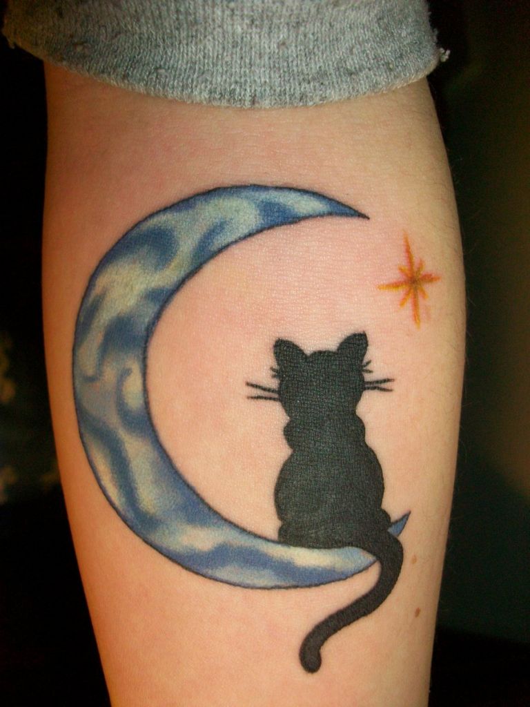 91 Mond-Tattoos, die nicht von dieser Welt sind