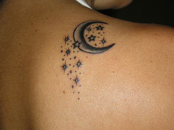 91 Mond-Tattoos, die nicht von dieser Welt sind