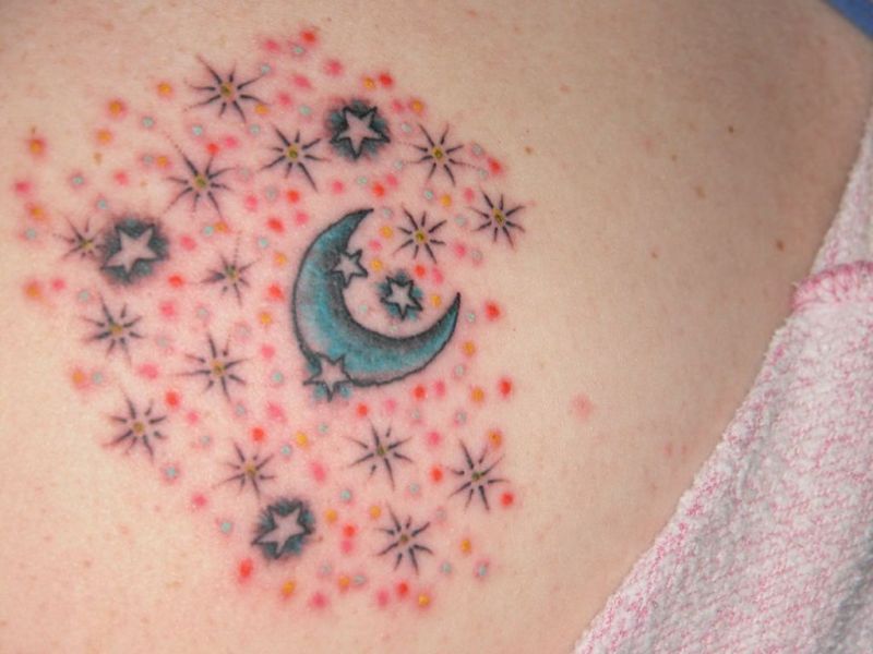 91 Mond-Tattoos, die nicht von dieser Welt sind