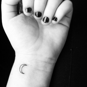 91 Mond-Tattoos, die nicht von dieser Welt sind