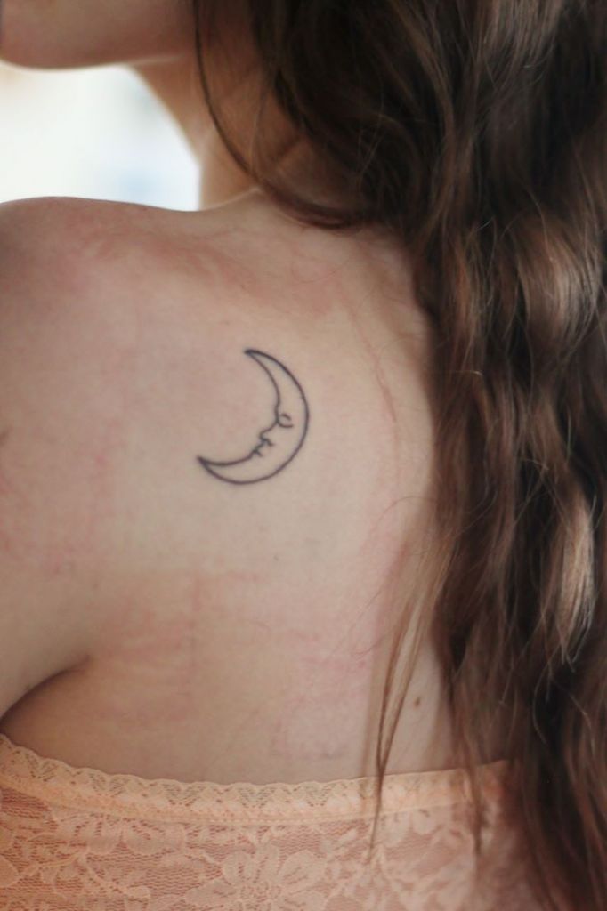 91 Mond-Tattoos, die nicht von dieser Welt sind