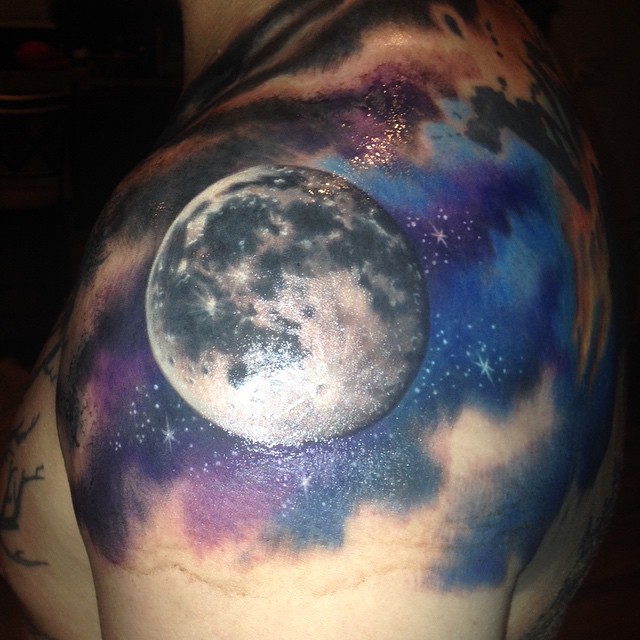 91 Mond-Tattoos, die nicht von dieser Welt sind