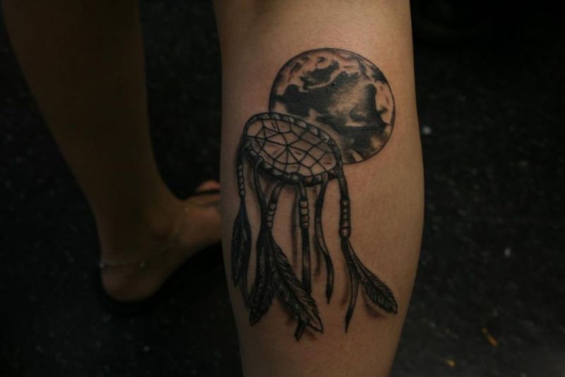 91 Mond-Tattoos, die nicht von dieser Welt sind