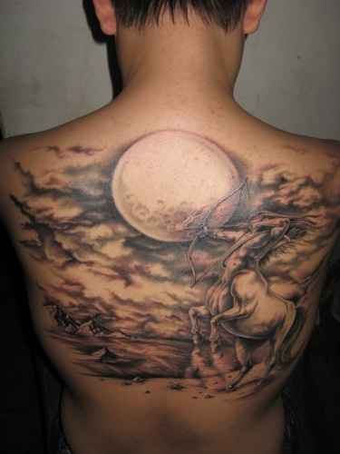 91 Mond-Tattoos, die nicht von dieser Welt sind