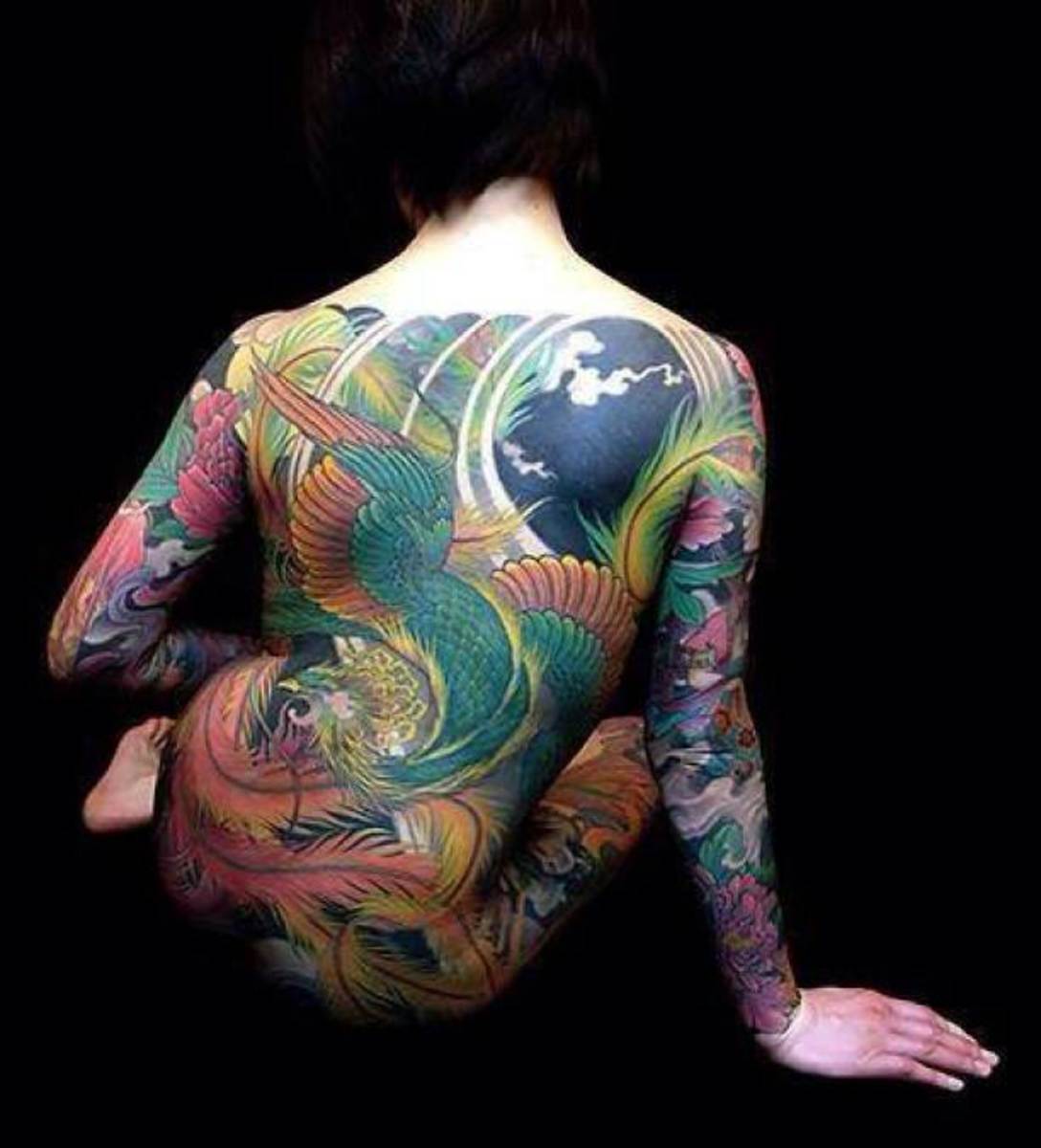 Colorful_bird_back_tattoo