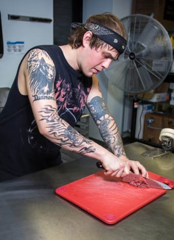 Metal Chef tvrdě pracuje.