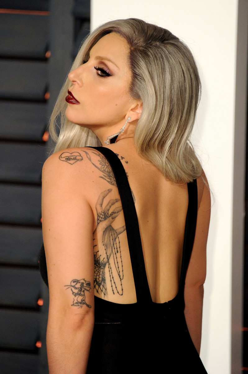 01-lady-gaga-tetování-2016-billboard-1240