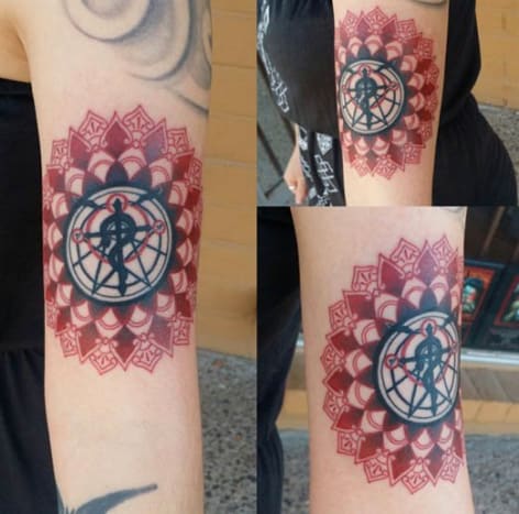 Gabriel Telles rockt dieses geometrische Full Metal Alchemist-Stück.