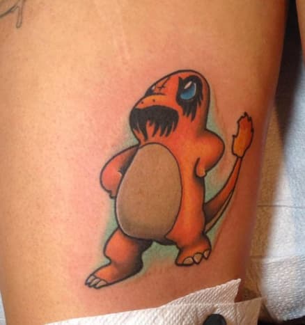 Courtney Raimondi nagelt diesen Black Metal Charmander.