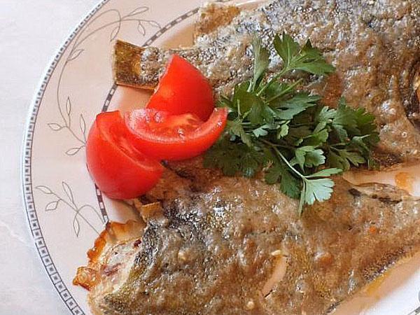 servir pescado con verduras