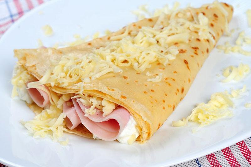 panqueques con salchicha y hierbas
