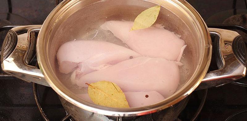 hervir filete de pollo