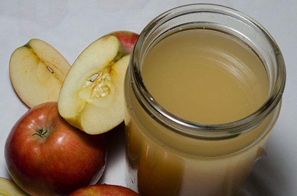 jugo de manzana madura